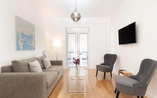 Wonderful Central Athens 2 Bedroom 2 Bath Sleeps 8