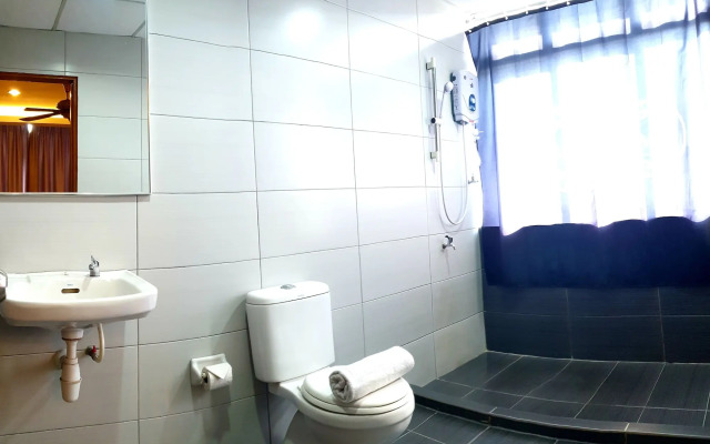 Golden Court Hotel