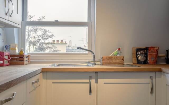 Stylish 1 Bedroom Penthouse Near Notting Hill