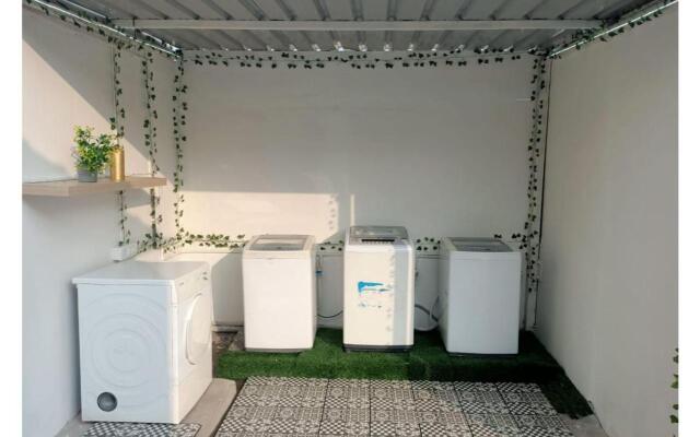 Bluo 1Bhk - Dlf Cybercity, Mg Road - Balcony, Lift