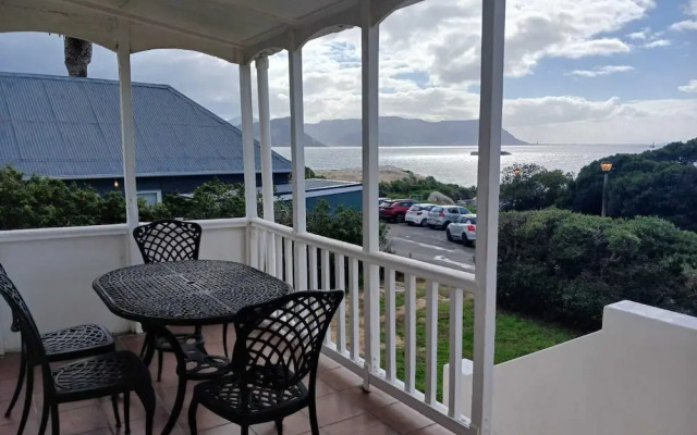 Boulders Beach Hotel, Cafe and Curio