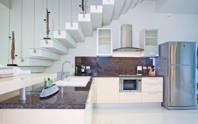 Villa Friendship 7