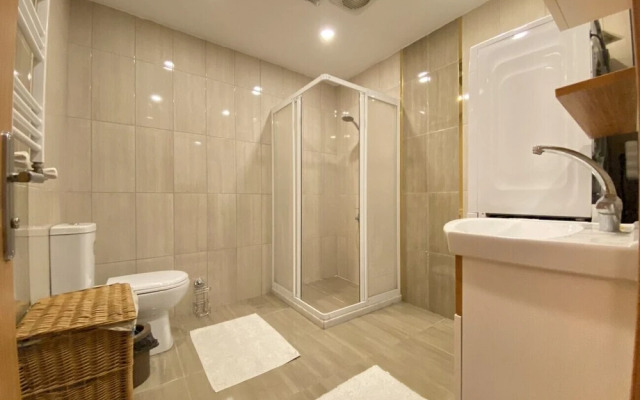Spacious and Modern Flat in Kagithane