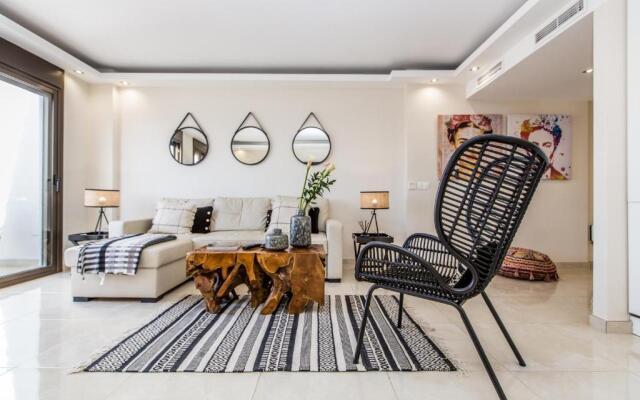Luxurious 2 Bed Puerto Banús Apt - RDR193