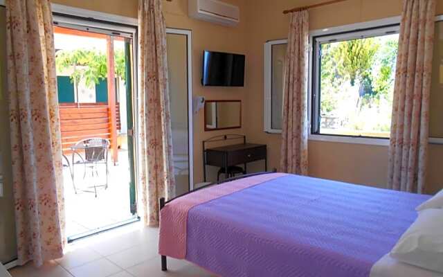 Zephyros Rooms And Apartments