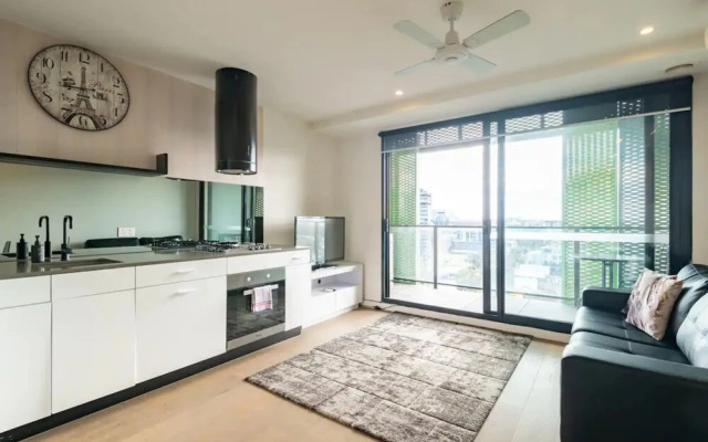 Modern 1 Bedroom Apartment in St Kilda