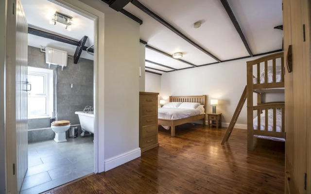 Barn Conversion - Hot Tub - Penally