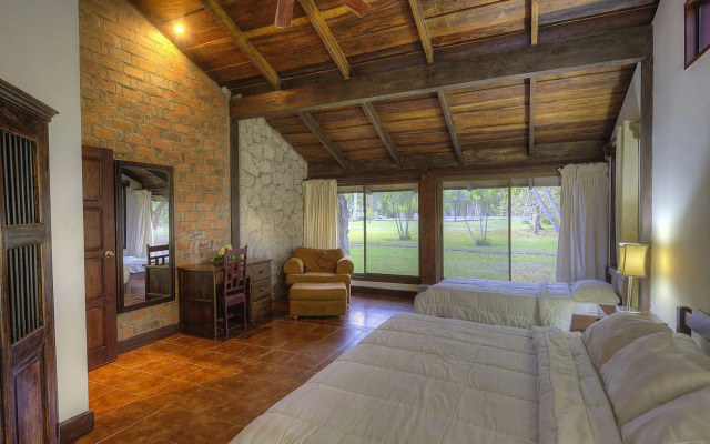 Hacienda La Pacífica Eco-Lodge