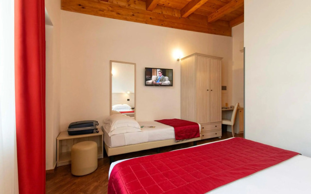 Simon Hotel