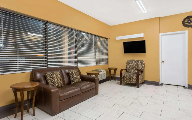 Travelodge by Wyndham Reno Downtown