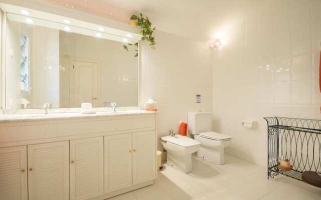 Villa Cossis Beach TVL 32