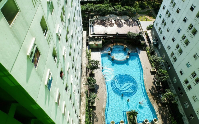 Pool View Apartment Green Pramuka