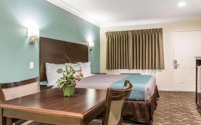 Rodeway Inn & Suites LAX