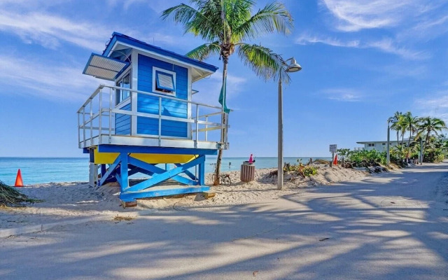 Coastal Studio by Hollywood Beach Boardwalk