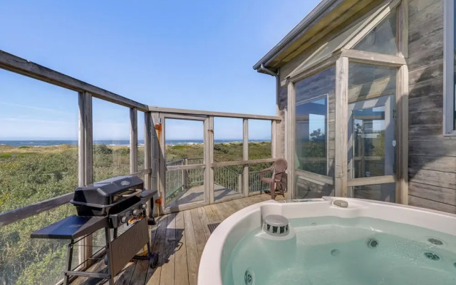 'oceanfront Castle' w/ Hot Tub & Game Room