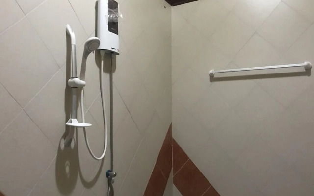 Matharak Resort Kaeng Hin Poeng