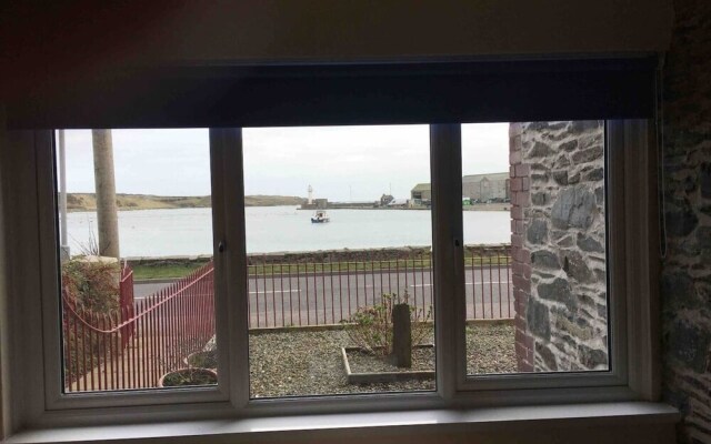 Lovely Apartment Overlooking the Harbour & bay