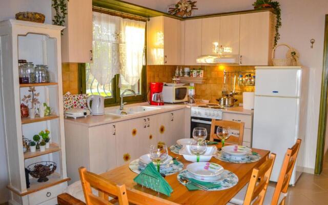 Nikos Stone House 80m from the beach with wifi