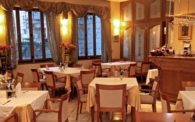 Hotel Peristil