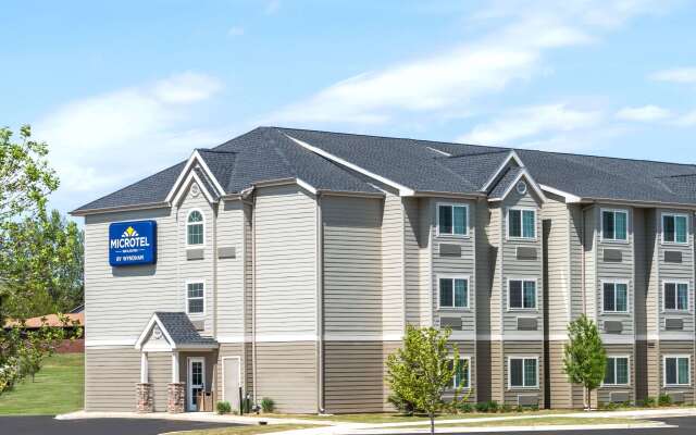 Microtel Inn & Suites by Wyndham Dickinson