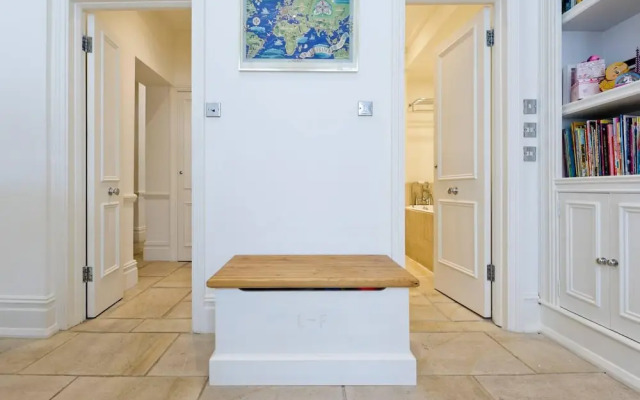 Cute 2-bed Chelsea Apartment