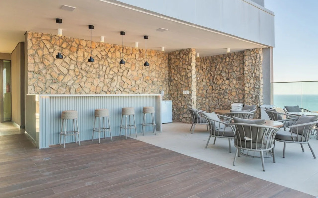 Beach Class Meireles Housi by Carpediem