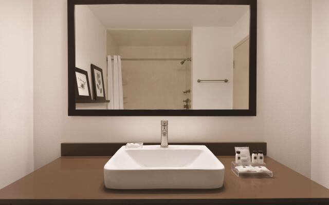 Country Inn & Suites by Radisson, Roanoke, VA