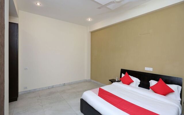 Oyo 24323 Lakshmi Residency