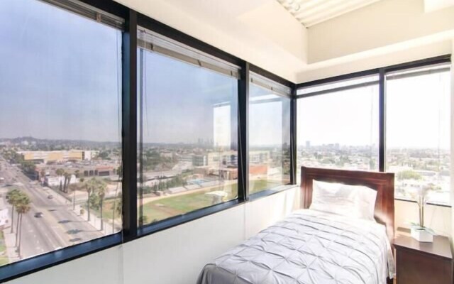 Hollywood Penthouse 0 Bedroom Studio By Senstay