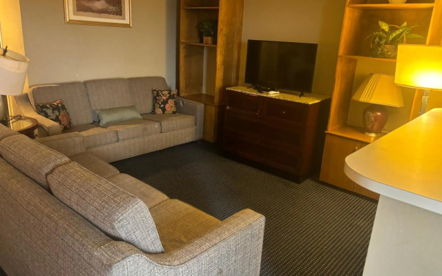 APM Inn and Suites