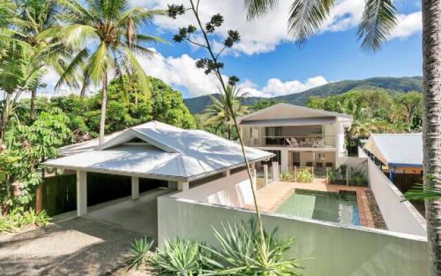 Luxury Executive Residence On Beachfront