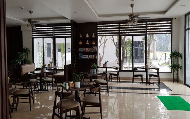 Helenhalong Hotel