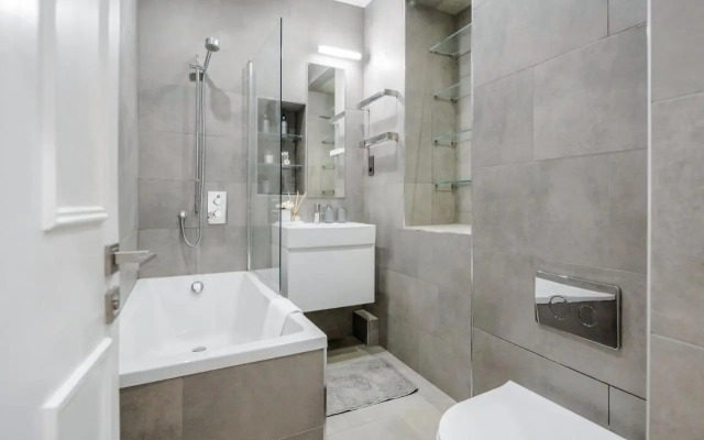 Modern Lovely 2 Bed Hyde Park with AC