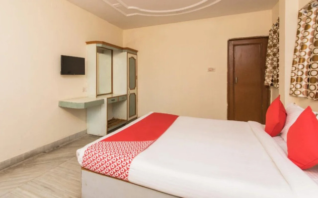 OYO 18333 Hotel The Awesome