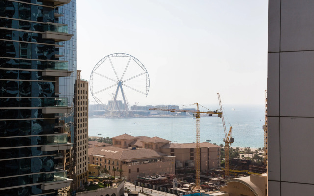 Apartment With Stunning Views In Dubai Marina