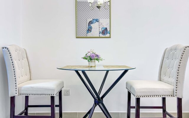 Cosmos Living Goldcrest Executive