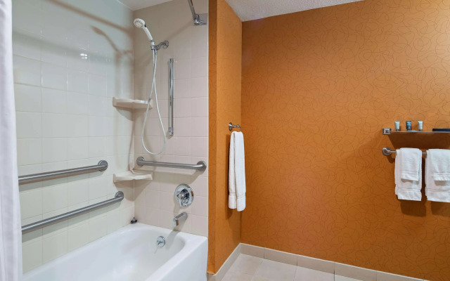 Best Western Plus Fresno Airport Hotel
