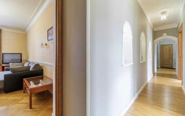 DeRent Aparts (ДеРент Апартс) на улице Караванная 3/35