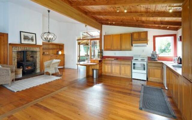 Oakura Bay Villa