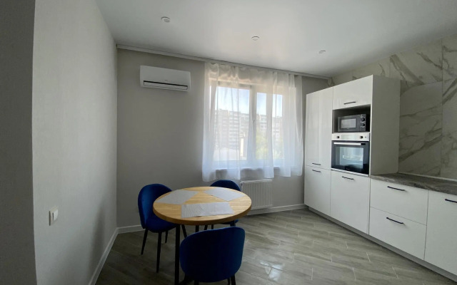 Лайнер на улице Максима Горького