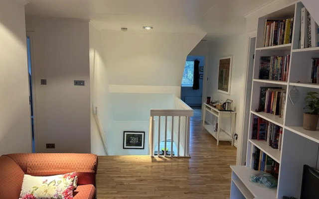Large 3 bed House With Separately Bookable Studio
