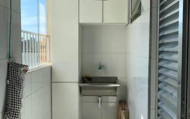 Apto na Enseada a 50 metros da praia