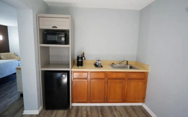 Columbus Inn and Suites