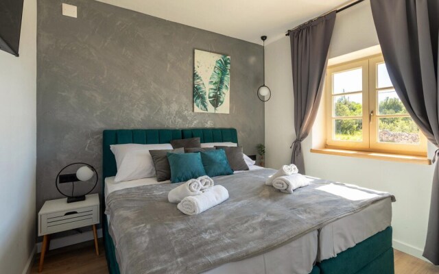 Awesome Apartment in Sali with Hot Tub, WiFi & 2 Bedrooms