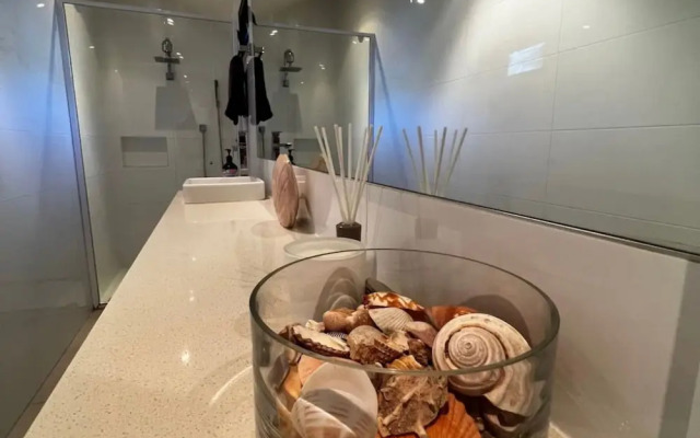 Entire holiday home in Cable Beach