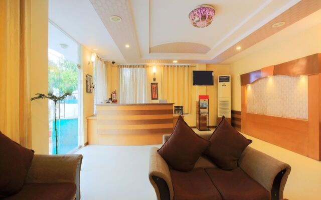 OYO 15782 Hotel Royal Residency