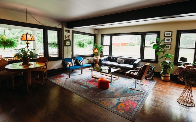 Rainbow Mountain Resort