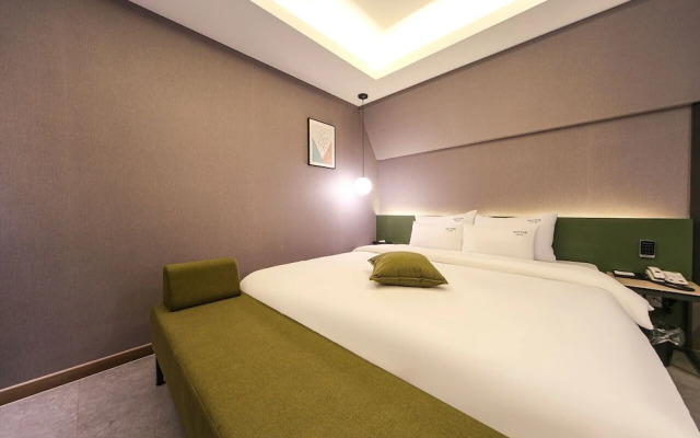 Hotel Button