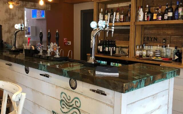 The Estuary Bar and Rooms