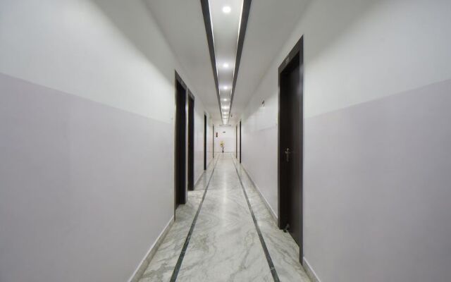 OYO 33503 Hotel Holiday international